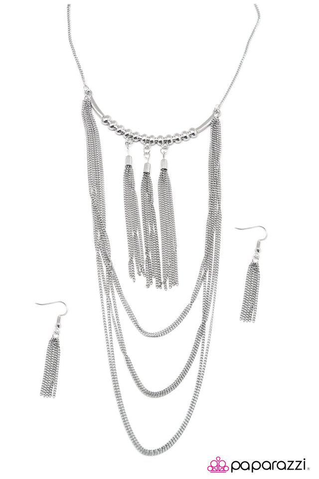Paparazzi ♥ The Elitist - Silver ♥ Necklace