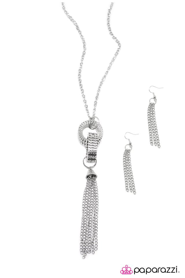 Paparazzi ♥ Shifting Gears - Silver ♥ Necklace