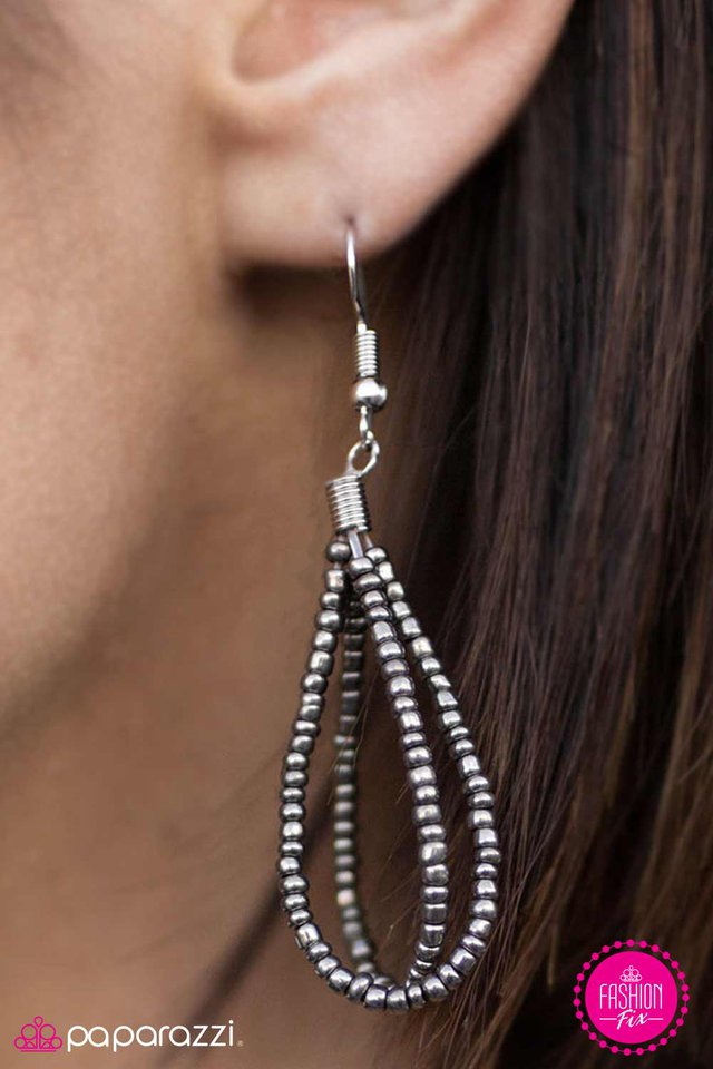 Paparazzi ♥ Living The GLEAM - Silver ♥ Necklace