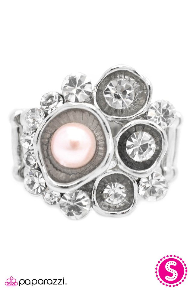 Paparazzi ♥ Dangerously Beautiful - Pink ♥ Ring
