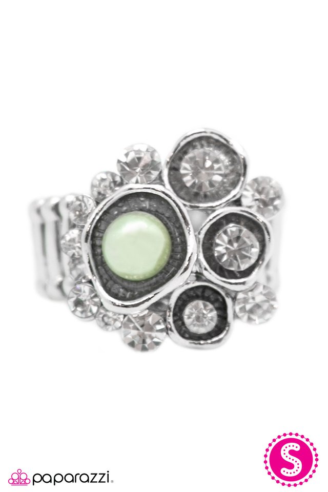 Paparazzi ♥ Dangerously Beautiful - Green ♥ Ring
