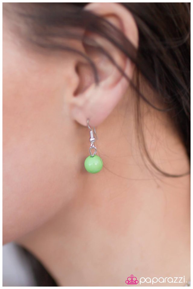 Paparazzi ♥ Its a Date! - Green ♥ Necklace