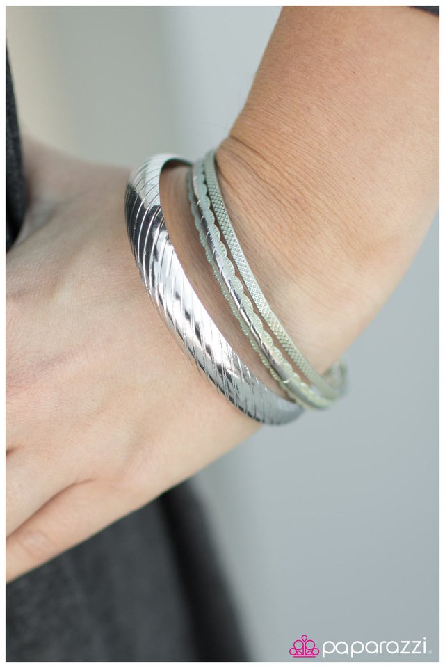 in-high-spirits-green-p9wh-grxx-043xx