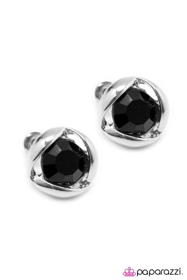 Paparazzi ♥ Yours Truly - Black ♥ Post Earrings