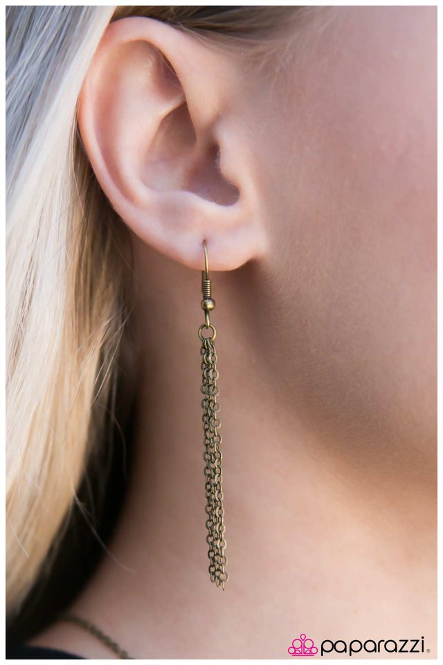 Paparazzi ♥ Believe In Me - Brass ♥ Necklace