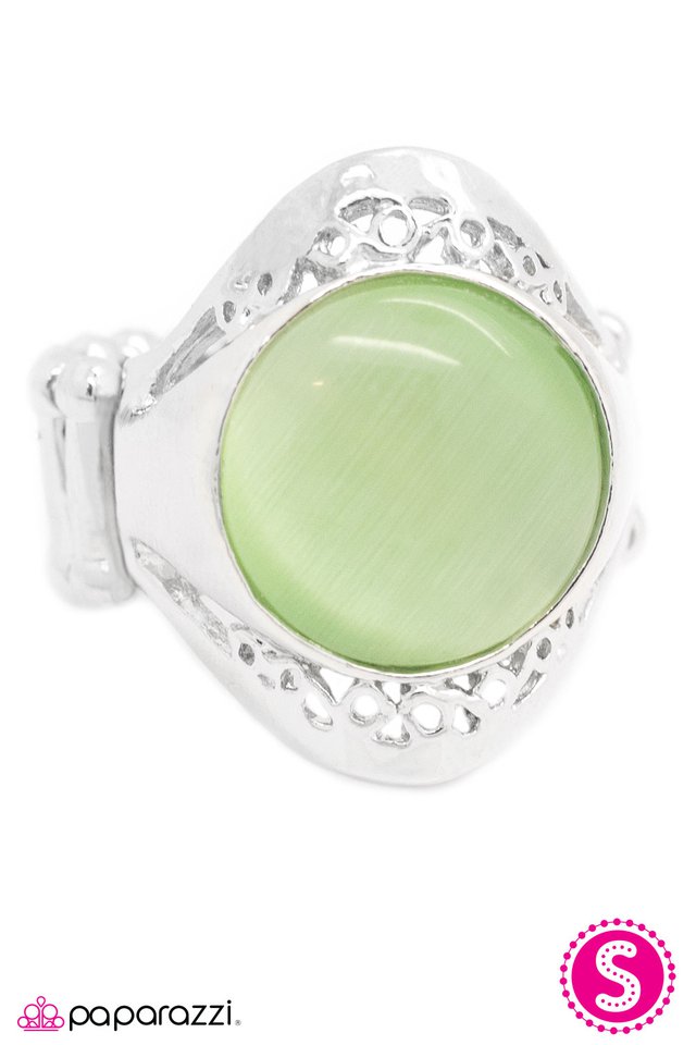 Paparazzi ♥ MOON Over! - Green ♥ Ring