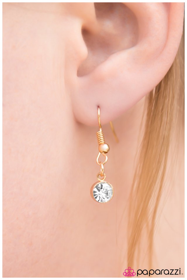 Paparazzi ♥ Shes A Lady - Gold ♥ Necklace