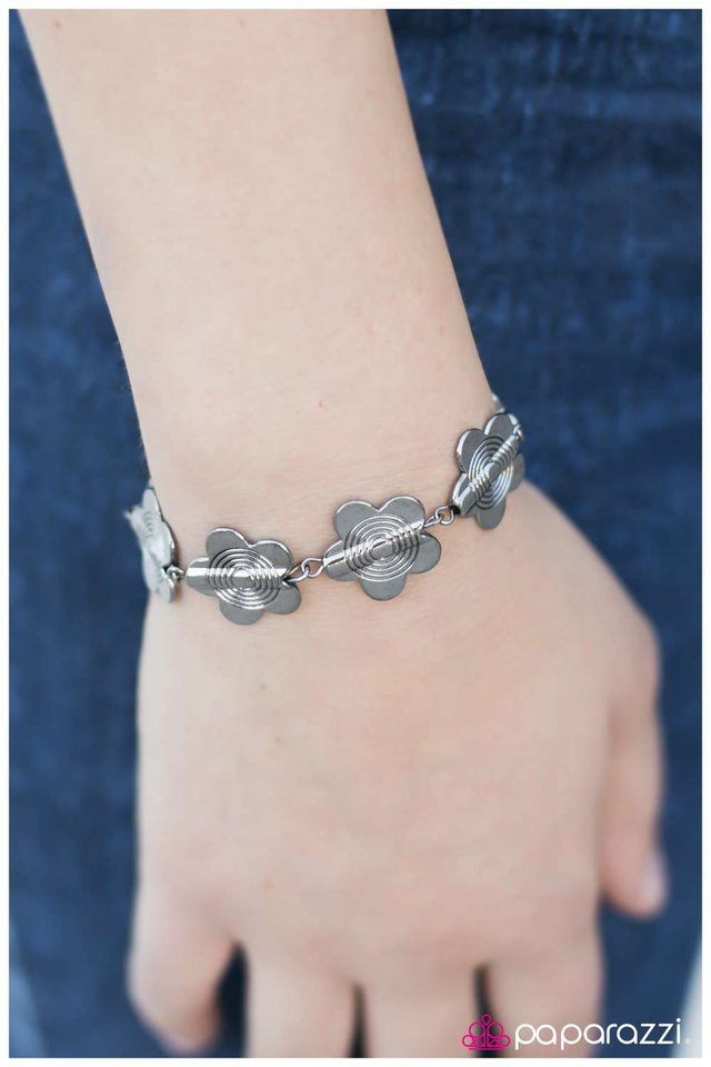 the-daisy-disco-black-p9wh-bkxx-055xx