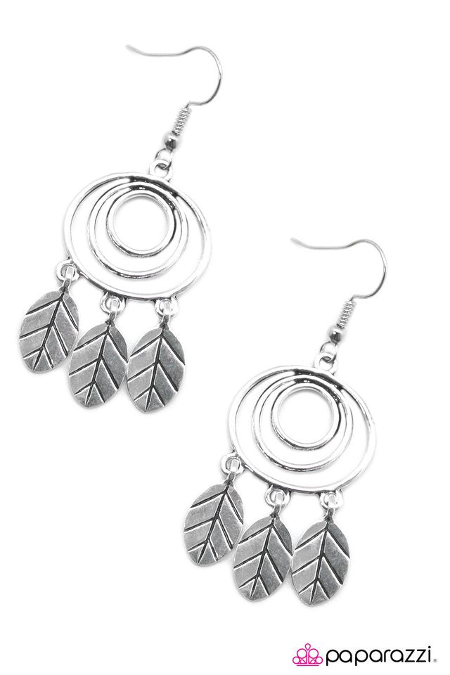 Paparazzi ♥ Fair FEATHER Friend - Silver ♥ Earrings