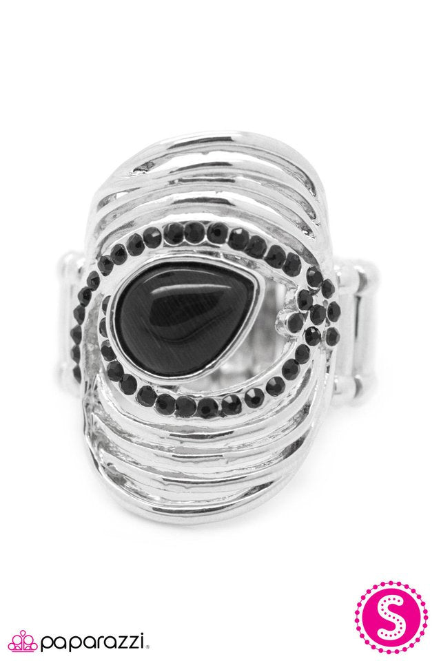 Paparazzi ♥ Belt It Out - Black ♥ Ring
