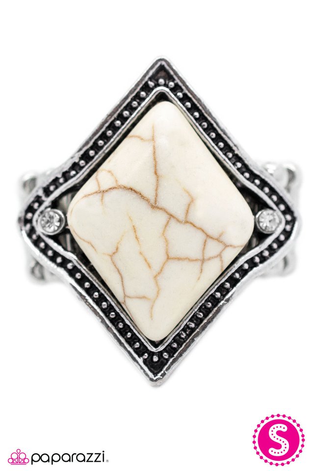 Paparazzi ♥ Canyonlands - White ♥ Ring