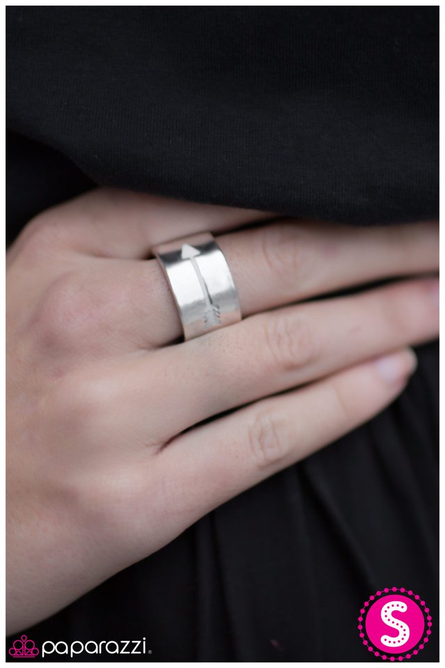 follow-your-arrow-white-p4se-wtxx-028xx