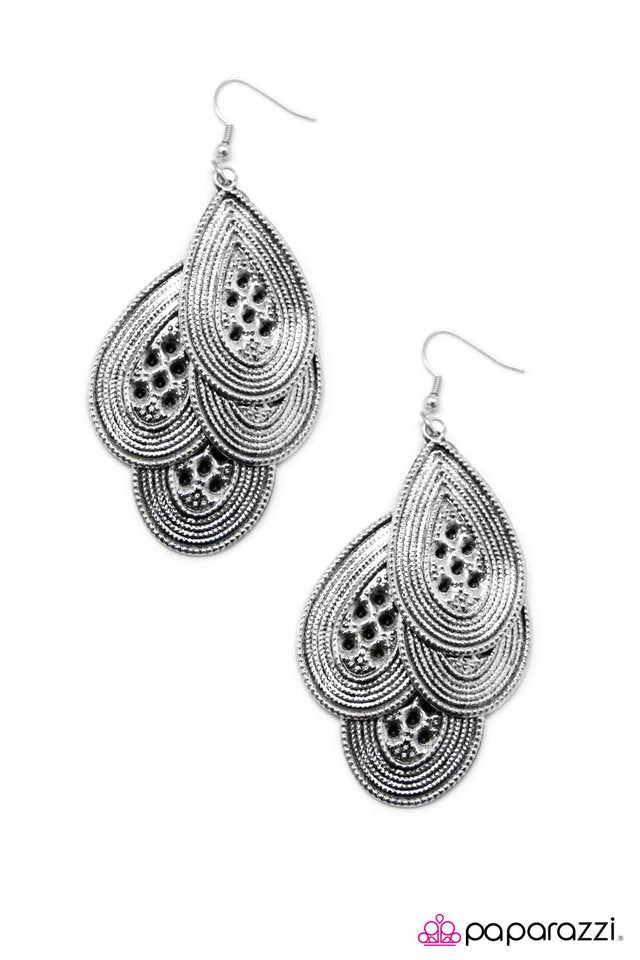 Paparazzi ♥ Drop The Act - Silver ♥ Earrings