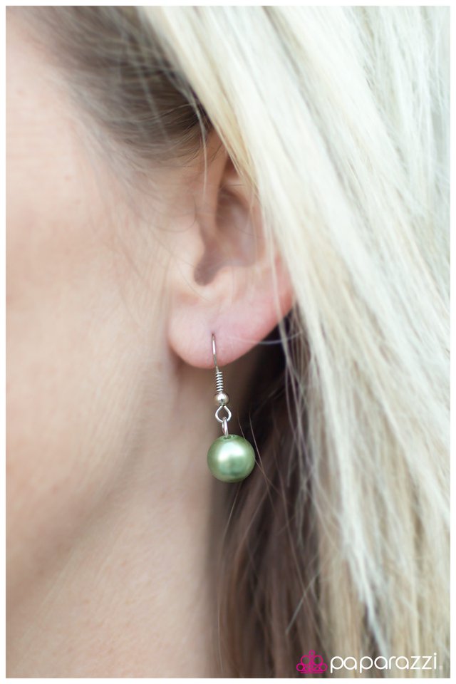 Paparazzi ♥ All In Good Cheer - Green ♥ Necklace