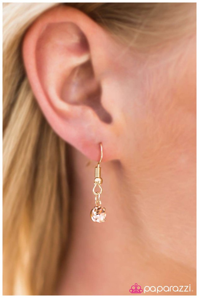 Paparazzi ♥ Halleys Comet - Gold ♥ Necklace