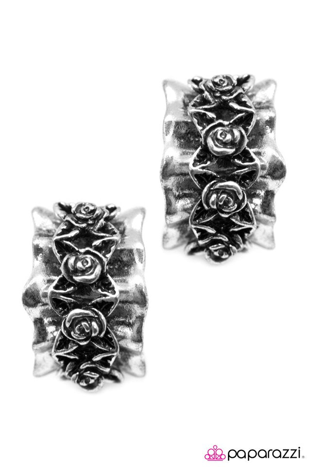 Paparazzi ♥ BUD and Breakfast - Silver ♥ Clip-On