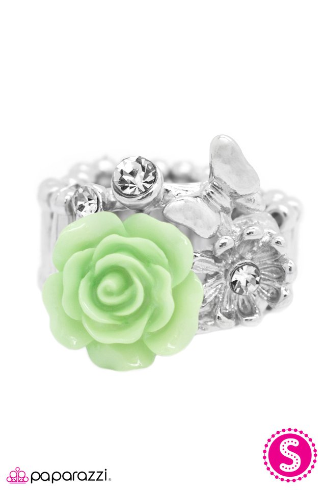 Paparazzi ♥ Meet Me In The Meadow - Green ♥ Ring