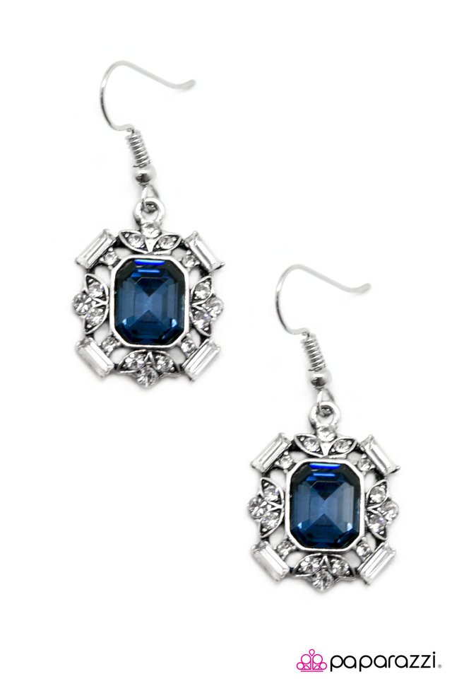 Paparazzi ♥ Buckingham Palace - Blue ♥ Earrings