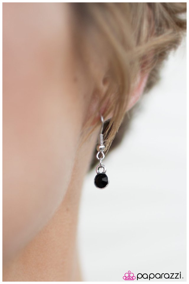 Paparazzi ♥ Run For The Hills - Black ♥ Necklace