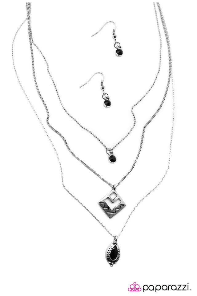 Paparazzi ♥ Run For The Hills - Black ♥ Necklace