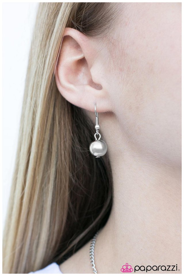 Paparazzi ♥ Roman Holiday - Black ♥ Necklace