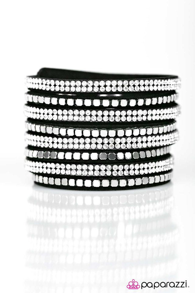 Paparazzi ♥ Fight Night - Black ♥ Bracelet