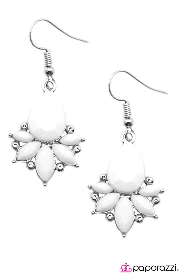 Paparazzi ♥ GLAM Up! - White ♥ Earrings