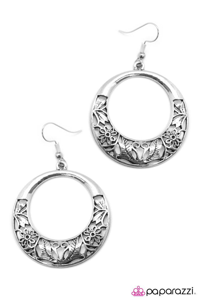 Paparazzi ♥ Villa Gardens - Silver ♥ Earrings