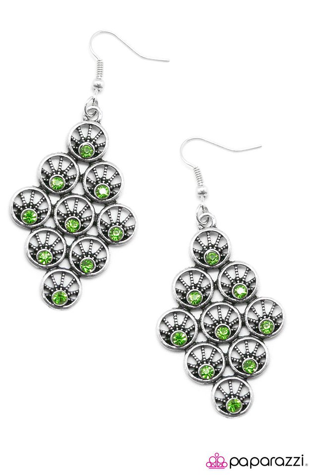 Paparazzi ♥ The Light Show - Green ♥ Earrings