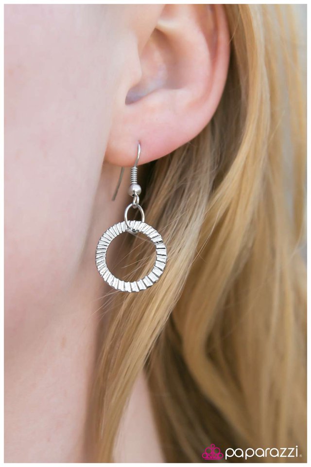 Paparazzi ♥ Go Go Gadget - Silver ♥ Necklace