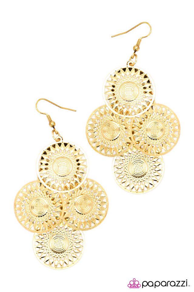 Paparazzi ♥ Where The Sun Dont Shine - Gold ♥ Earrings