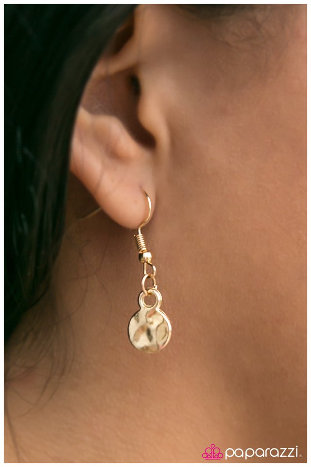 Paparazzi ♥ Every Little Thing She Does Is Magic - Gold ♥ Necklace