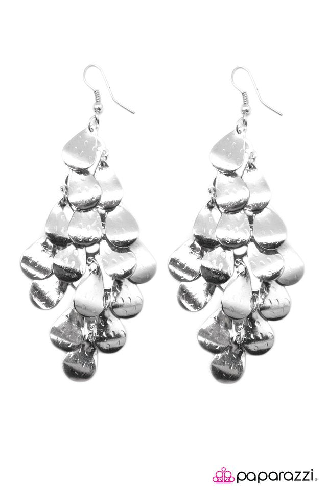 Paparazzi ♥ Shimmer Down - Silver ♥ Earrings