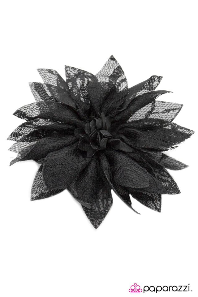 Paparazzi ♥ Standing BLOOM Only - Black ♥ Hair Clip