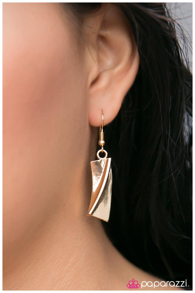 Paparazzi ♥ Nothing Else METALS - Gold ♥ Necklace