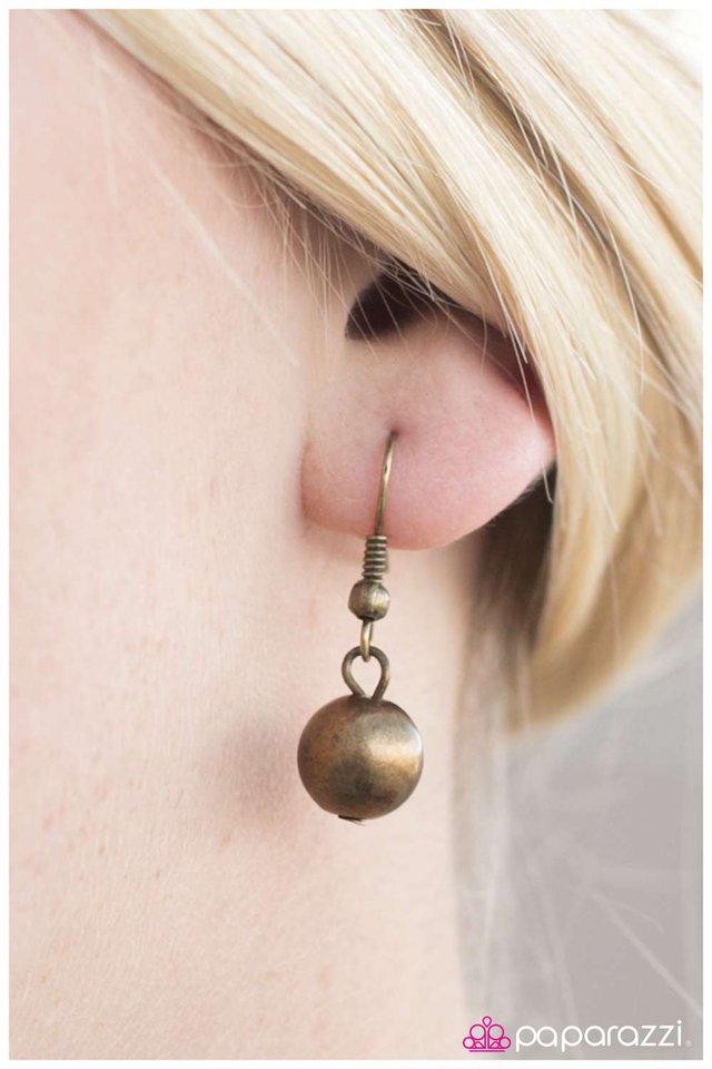 Paparazzi ♥ Daringly Debonair - Brass ♥ Necklace