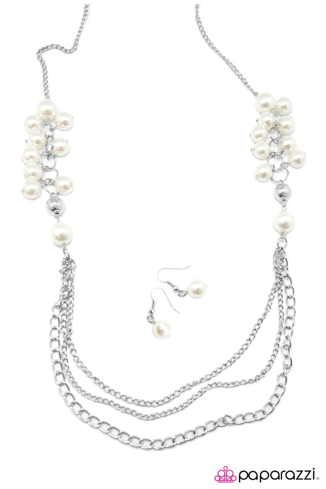 Paparazzi ♥ Taking Sides - White ♥ Necklace