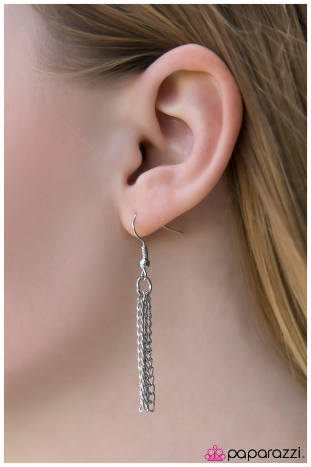 Paparazzi ♥ Feeling Haute, Haute, Haute! - Silver ♥ Necklace