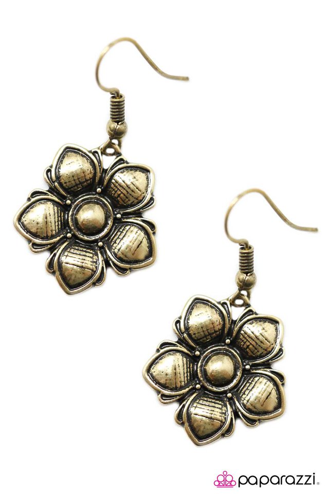 Paparazzi ♥ Its Summertime - Brass ♥ Earrings