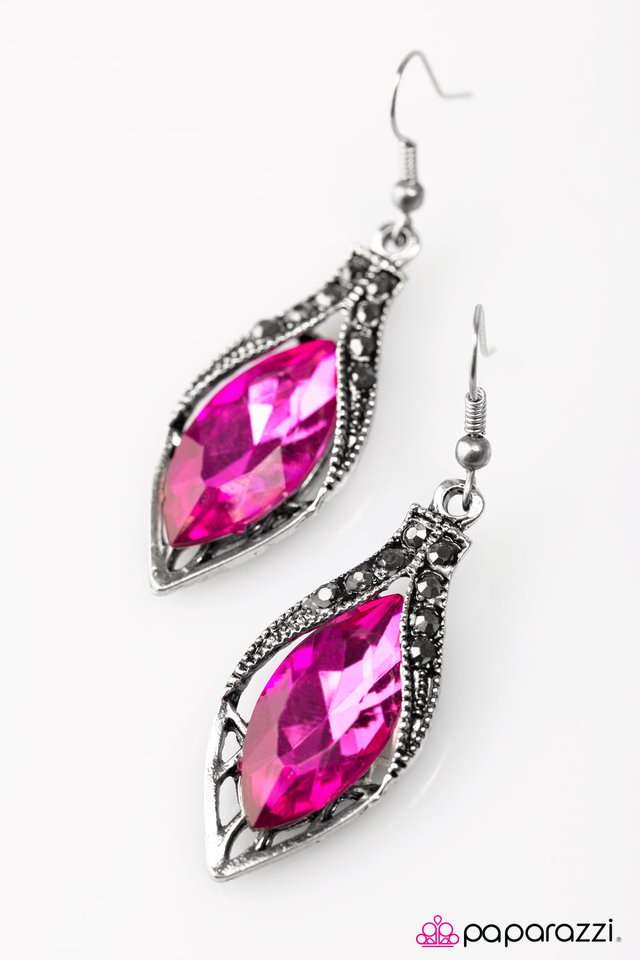 Paparazzi ♥ They Call Me Queen - Pink ♥ Earrings