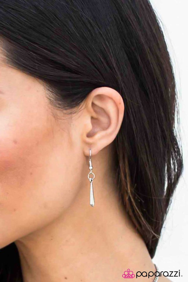 Paparazzi ♥ The Grand Geisha - Silver ♥ Necklace