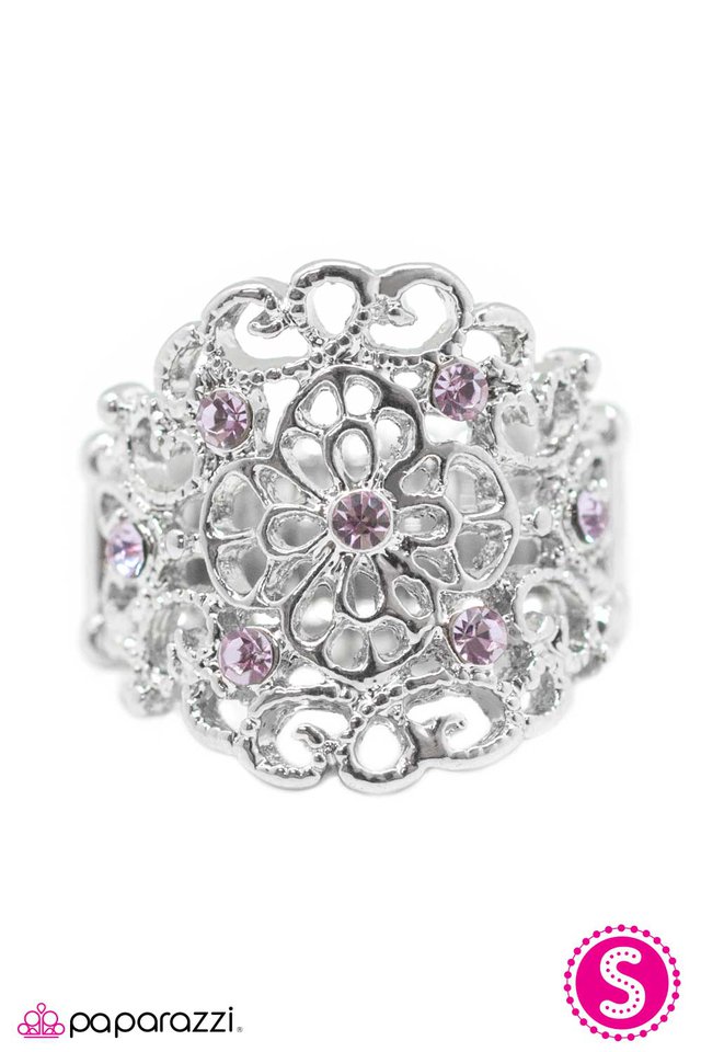 Paparazzi ♥ With A Twist - Purple ♥ Ring