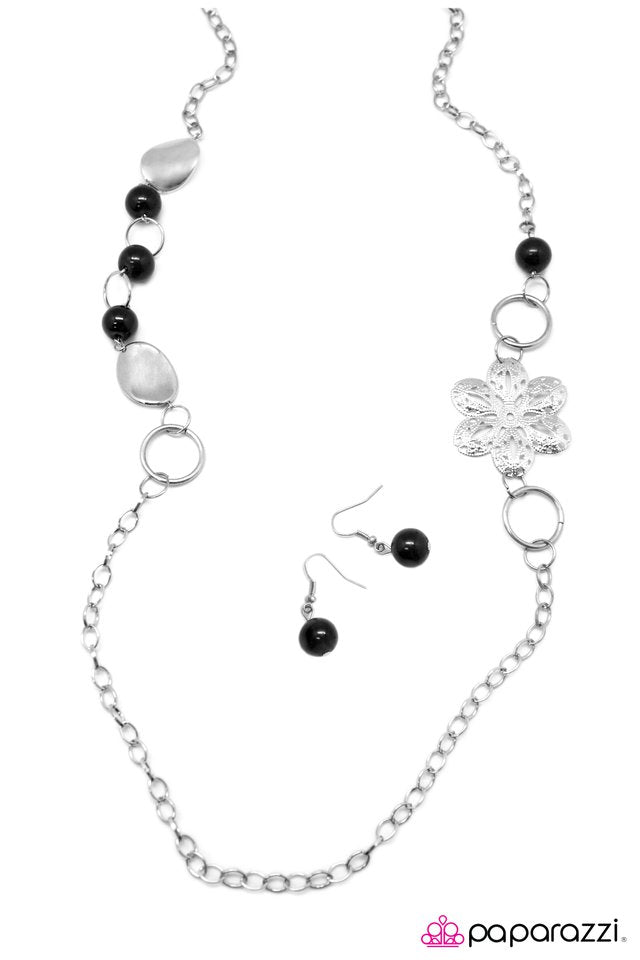 Paparazzi ♥ Not So Ordinary - Black ♥ Necklace