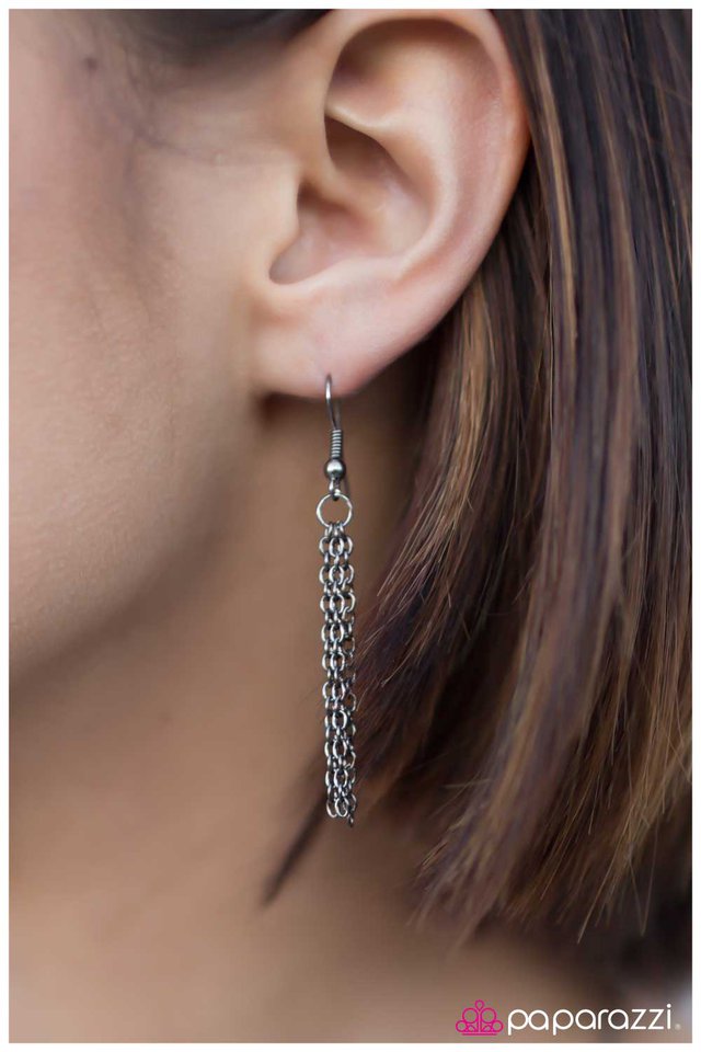 Paparazzi ♥ All Fine and Dandy - Black ♥ Necklace