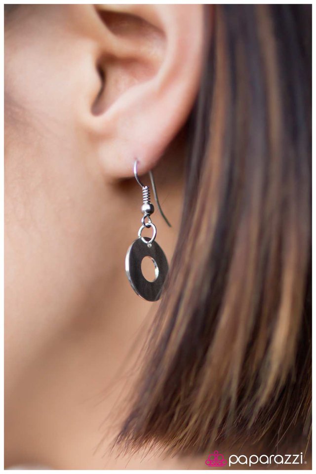 Paparazzi ♥ The Ultimate Showdown - Silver ♥ Lanyard