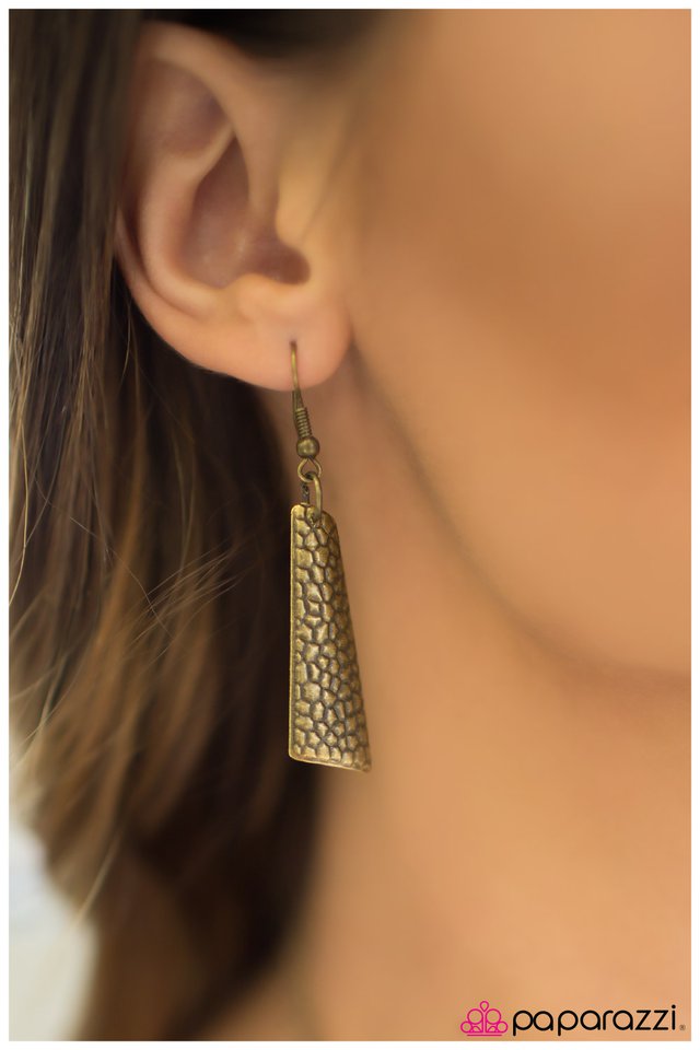 Paparazzi ♥ Gee Whiz - Brass ♥ Necklace