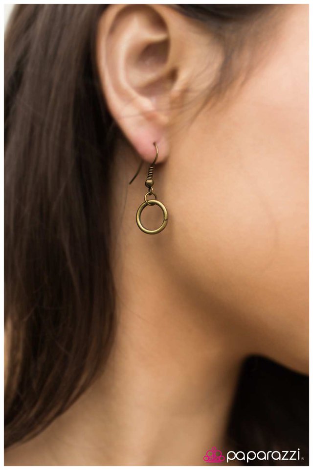 Paparazzi ♥ Round Em Up - Brass ♥ Necklace