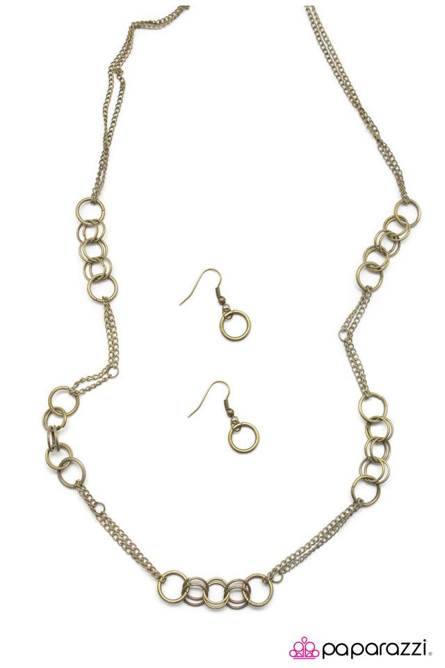Paparazzi ♥ Round Em Up - Brass ♥ Necklace
