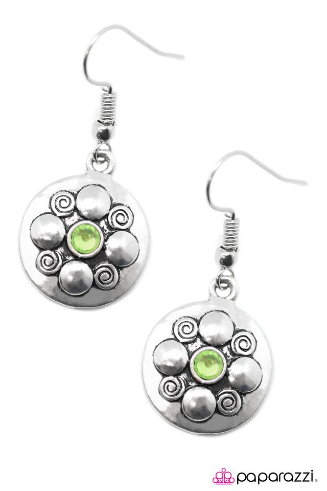 Paparazzi ♥ Bright and Brilliant - Green ♥ Earrings