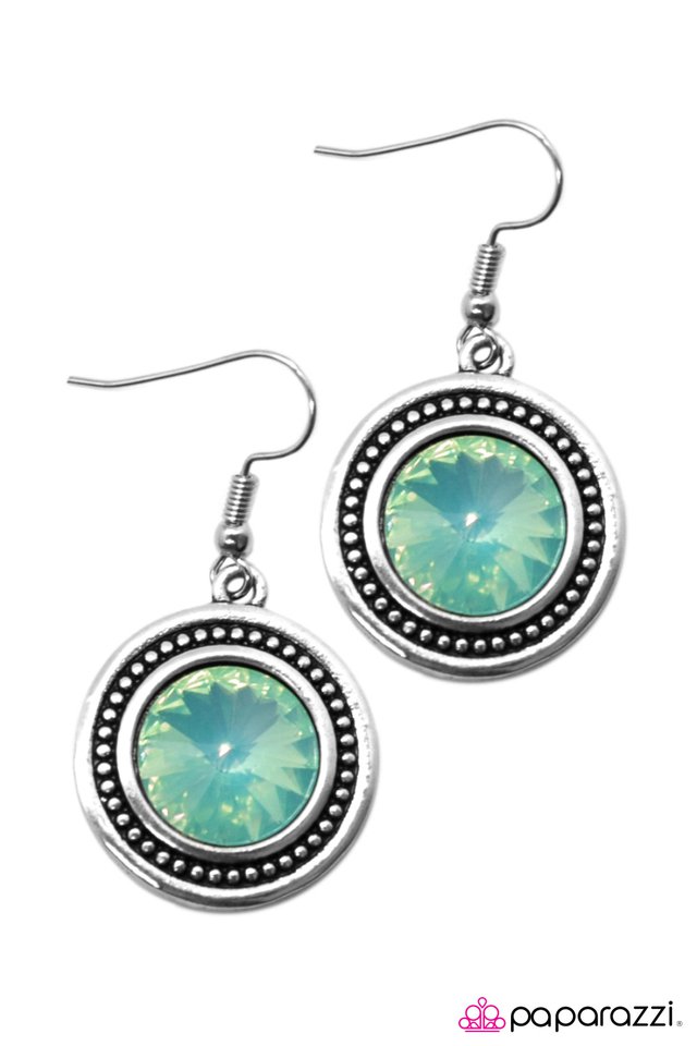 Paparazzi ♥ Through The Periscope - Green ♥ Earrings